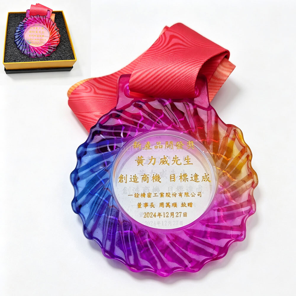 獎盃, 獎座, 獎牌, 金屬獎杯, 比賽獎牌, 紀念牌, 紀念幣, 木盾牌, 銀碟, 錦旗, 桌旗, 旗幟, 金屬襟章, 客製胸章, 客製名牌, 馬口鐵牌, 比賽獎品, 徽章, 客製禮品, 禮贈品公司, 台灣禮品, 紀念品, 禮品批發商, 客製化商品, 企業禮品, 商務禮品, 文具, 文儀用品, 環保禮品, 客製禮物, 禮物包裝